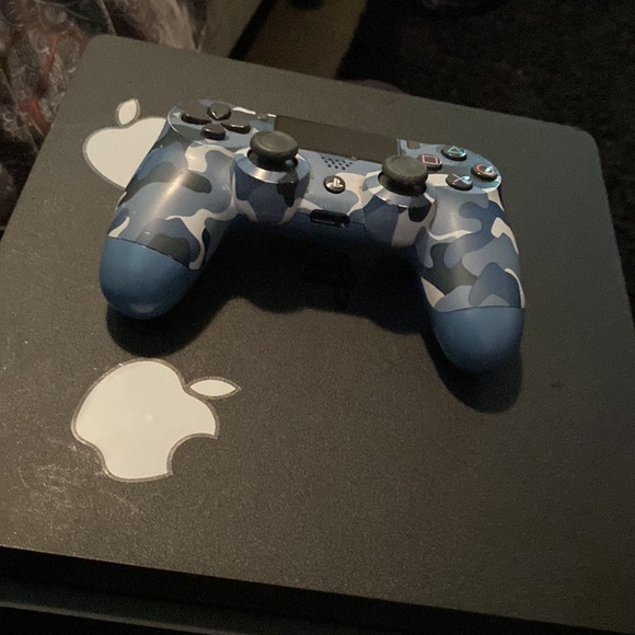 PS4 in good condition come wit controller and power cord and HDMI cord
